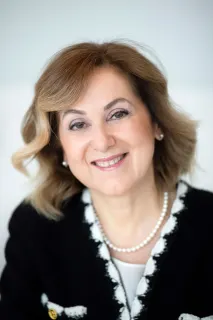 Prof. Dr. Yonca Aydın Akova profilinde yer alan galeri fotoğrafı.