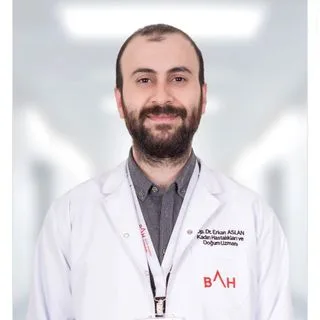Op. Dr. Erkan Aslan — Kadın Hastalıkları Ve Doğum, Samsun. Portre fotoğrafı.