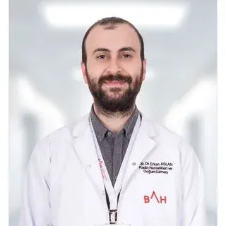 Op. Dr. Erkan Aslan — Kadın Hastalıkları Ve Doğum, Samsun. Portre fotoğrafı.