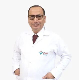 Prof. Dr. Mustafa Yaylacı — Tıbbi Onkoloji, Şişli, İstanbul. Portre fotoğrafı.
