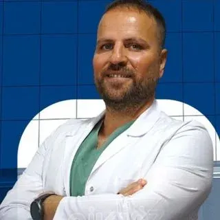Op. Dr. Nizamettin Üdüm — Göz Hastalıkları, Adana. Portre fotoğrafı.
