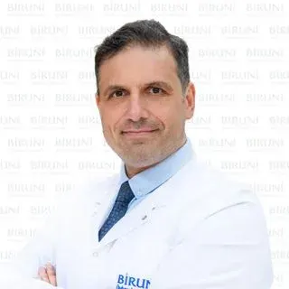 Doç. Dr. Emre Salabaş — Üroloji, Küçükçekmece, İstanbul. Portre fotoğrafı.