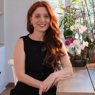 Uzm. Dr. Rana Zeynep Urtekin — Balıkesir. Portre fotoğrafı.