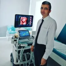 Uzm. Dr. Ali İpek — Radyoloji, Ankara. Portre fotoğrafı.