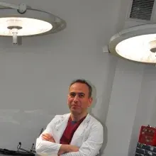 Doç. Dr. Serdar Gökrem — Plastik Rekonstrüktif Ve Estetik Cerrahi, Çankaya, Ankara. Portre fotoğrafı.