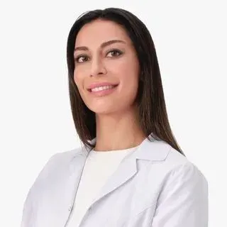 Uzm. Dr. Neval Altunkalem — Dermatoloji, İstanbul. Portre fotoğrafı.
