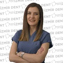 Dt. Ecem Koşucu — Diş Hekimi, Karabağlar, İzmir. Portre fotoğrafı.