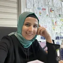 Uzm. Dr. Saliha Kılınç — Çocuk ve Ergen Psikiyatrisi, Başakşehir, İstanbul. Portre fotoğrafı.