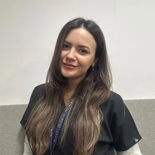 Dkt. Dilara Aydın Baş — Dil ve Konuşma Terapisi. Portre fotoğrafı.