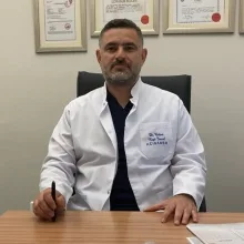 Op. Dr. Bülent Raşit Tuncel — Göz Hastalıkları, Eskişehir. Portre fotoğrafı.