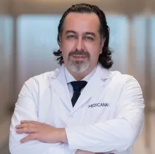 Uzm. Dr. Hakkı Kemal Erdinç — Çocuk Sağlığı Ve Hastalıkları, Ataşehir, İstanbul. Portre fotoğrafı.