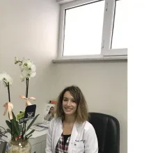 Dt. Duygu Atagün — Diş Hekimi, Bursa. Portre fotoğrafı.
