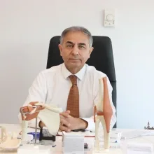 Op. Dr. Göksel Çakar — Ortopedi Ve Travmatoloji, Ankara. Portre fotoğrafı.