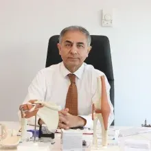 Op. Dr. Göksel Çakar — Ortopedi Ve Travmatoloji, Ankara. Portre fotoğrafı.