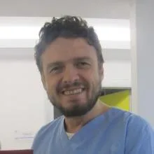 Dr. Dt. Mustafa Usta — Ortodonti, Kadıköy, İstanbul. Portre fotoğrafı.