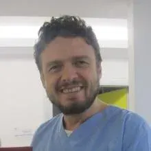 Dr. Dt. Mustafa Usta — Ortodonti, Kadıköy, İstanbul. Portre fotoğrafı.