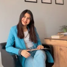 Psk. İrem İlkay Karayiğit — Psikoloji, Hatay. Portre fotoğrafı.