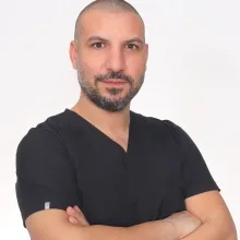 Dr. Selçuk Köroğlu — Mezoterapi, İzmir. Portre fotoğrafı.