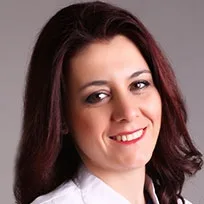 Op. Dr. Serçin Tirelioğlu — Plastik Rekonstrüktif Ve Estetik Cerrahi, Denizli. Portre fotoğrafı.