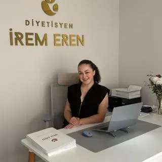 Dyt. İrem Eren — Diyetisyen, Keşan, Edirne. Portre fotoğrafı.