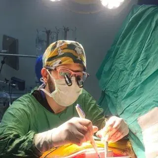 Op. Dr. Mücahit Tahsin Demirtaş — Kalp Ve Damar Cerrahisi. Portre fotoğrafı.