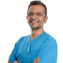 Dt. Celal Şehlaver — Diş Hekimi, Çankaya, Ankara. Portre fotoğrafı.