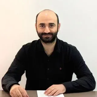 Uzm. Fzt. Onur Aşkar — Fizyoterapi Ve Rehabilitasyon, İstanbul. Portre fotoğrafı.