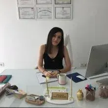 Dyt. Melis Karakaya — Diyetisyen, Antalya. Portre fotoğrafı.