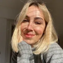 Uzm. Psk. Büşra Gündoğdu — Psikoloji. Portre fotoğrafı.