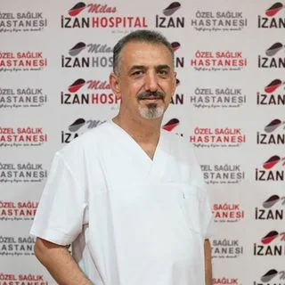 Dt. Ayhan Kurmalı — Diş Hekimi, Milas, Muğla. Portre fotoğrafı.