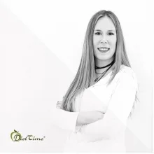 Dyt. Ayça Şeflek — Diyetisyen, Karşıyaka, İzmir. Portre fotoğrafı.
