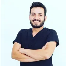 Dt. Hakan Taşkın — Diş Hekimi, Nilüfer, Bursa. Portre fotoğrafı.