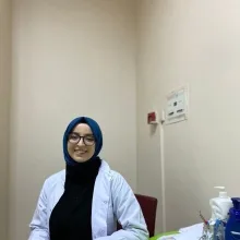 Uzm. Dkt. Ayşegül Sulu — Dil ve Konuşma Terapisi, Bursa. Portre fotoğrafı.