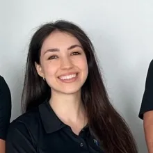 Fzt. Zeynep Büşra Karazeybek — Fizyoterapi Ve Rehabilitasyon, Bayraklı, İzmir. Portre fotoğrafı.