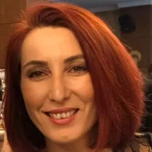 Dt. Özgül Ceylan — Diş Hekimi, Kocaeli. Portre fotoğrafı.