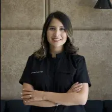 Uzm. Dt. Tuğçe Kaşıkcıoğlu — Ortodonti, Eskişehir. Portre fotoğrafı.