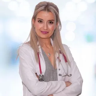 Op. Dr. Ayşe Gül Bayazıt — Kalp Ve Damar Cerrahisi, Mersin. Portre fotoğrafı.