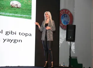 Fzt. Elif Akıncı profilinde yer alan galeri fotoğrafı.