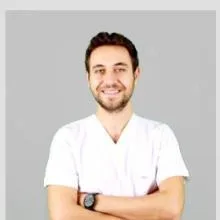 Dr. Dt. Hüseyin Furkan Ürkmez — Endodonti, Beylikdüzü, İstanbul. Portre fotoğrafı.