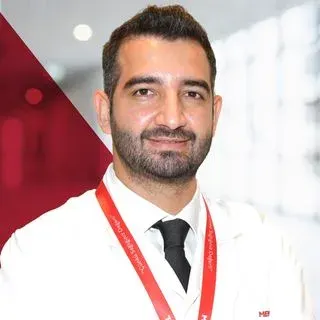 Op. Dr. Onur Emre Satılmış — Kalp Ve Damar Cerrahisi, Şişli, İstanbul. Portre fotoğrafı.