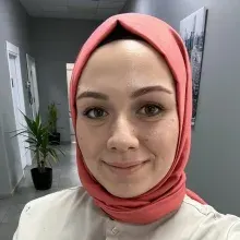 Dt. Rumeysa Genç Bayraktutar — Diş Hekimi, Kocaeli. Portre fotoğrafı.