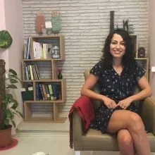 Uzm. Psk. Eylem Esen — Psikoloji, İzmir. Portre fotoğrafı.