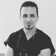Uzm. Dr. Melih Çakır — Bursa. Portre fotoğrafı.