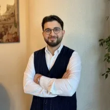 Dr. Taner Teymur — Ankara. Portre fotoğrafı.