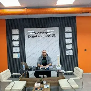 Fzt. Doğukan Şengül — Fizyoterapi Ve Rehabilitasyon, Erzurum. Portre fotoğrafı.