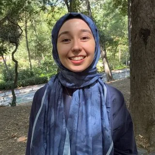 Dkt. Duygu Nazlı — Dil ve Konuşma Terapisi, Kütahya. Portre fotoğrafı.