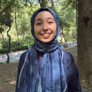 Dkt. Duygu Nazlı — Dil ve Konuşma Terapisi, Kütahya. Portre fotoğrafı.