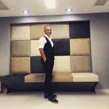 Op. Dr. Nejdet Şişman — Plastik Rekonstrüktif Ve Estetik Cerrahi, İzmir. Portre fotoğrafı.