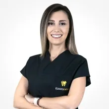 Uzm. Dt. Ezgi Çakır Köseli — İstanbul. Portre fotoğrafı.