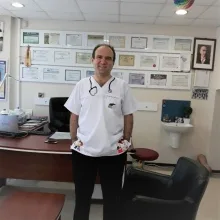 Uzm. Dr. Erdoğan Yüzkollar — Çocuk Sağlığı Ve Hastalıkları, Bursa. Portre fotoğrafı.